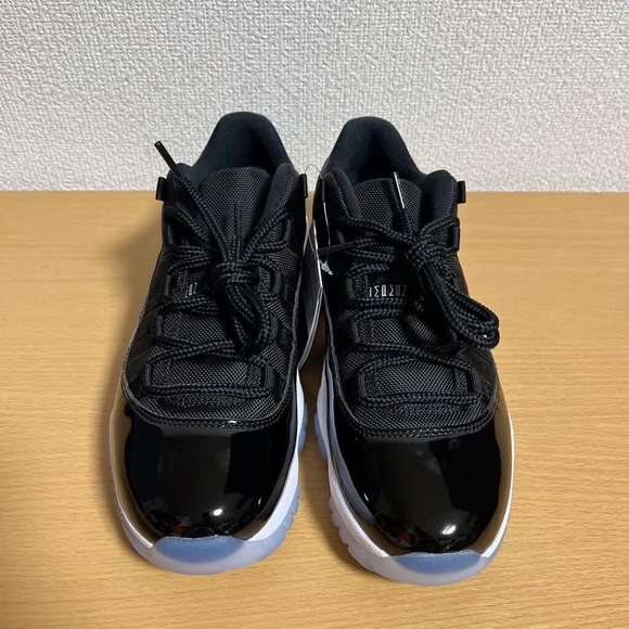 Nike Air Jordan 11 Retro Low - Picture 2 of 4